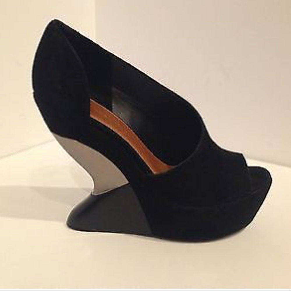 Leifsdottir Black platform wedge